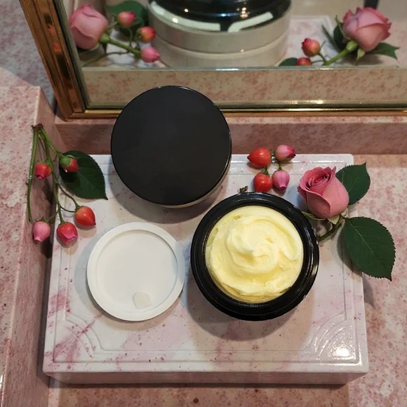 Orchid & Vine Youthful Glow Rosehip Renewal Face Cream - Picture 2 of 3